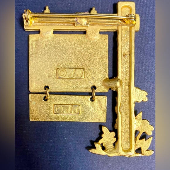 Charming Gold 'Vintage JJ Pin Brooch - Picture 2 of 2